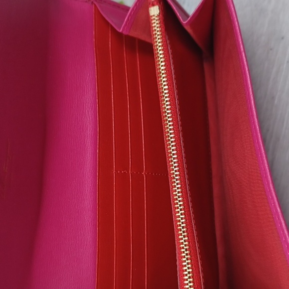 Ferragamo Long Wallet - PINK! - Picture 10 of 14